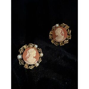 Vintage Earrings Clip On Cameo Victorian Lady Gold Toned. Pre-owned